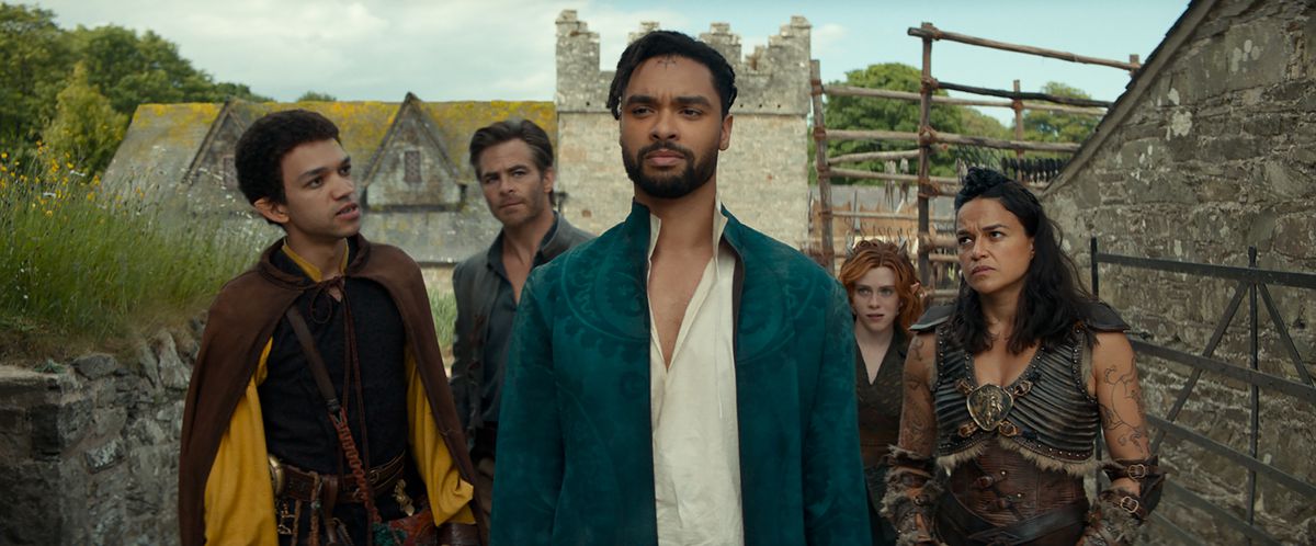 LtR: Justice Smith plays Simon, Chris Pine plays Edgin, Rege-Jean Page plays Xenk, Sophia Lillis plays Doric and Michelle Rodriguez plays Holga in Dungeons &amp; Dragons: Honor Among Thieves. All the other characters look at Xenk skeptically, while he seems unaware.