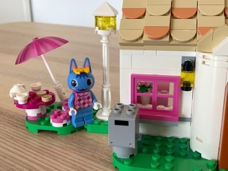 LEGO Animal Crossing - Nook’s Cranny & Rosie’s House 10